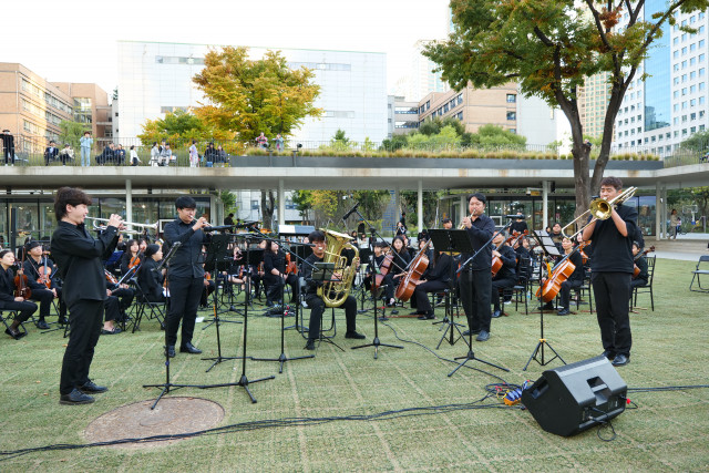 레조낭스 앙상블과 유니버설 브라스 앙상블 공연