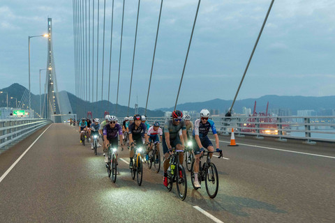 Four-time Tour de France champion Chris Froome (rightmost) participated in the 50km ride. (Photo: Hong Kong Tourism Board)