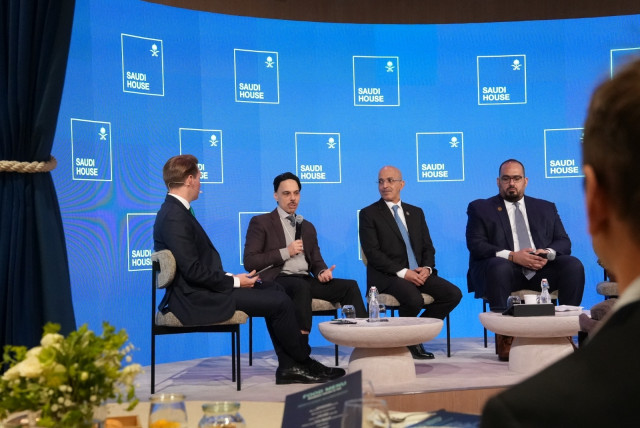 Saudi delegates to the World Economic Forum Annual Meeting in Davos participate in a panel session at the Saudi House pavilion, stressing the need to foster global dialogue and shape a prosperous future (Photo: AETOSWire)