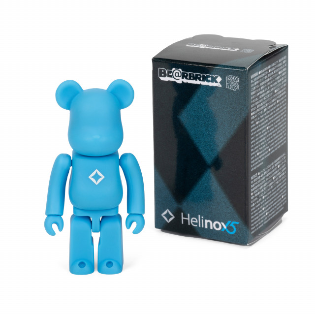 헬리녹스 창립 15주년 한정판 에디션 ‘Helinox x BE@RBRICK 100% - Cyan’